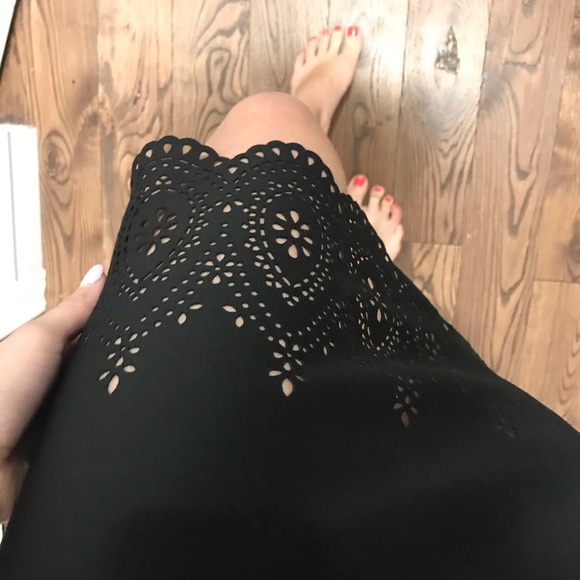 Pencil skirt with lace detailing - Picture 3 of 4